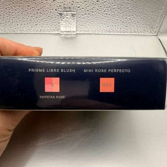 GIVENCHY Limited Edition PRISME LIBRE BLUSH & PERFECTO MINI LIP BALM SET - Picture 3 of 4